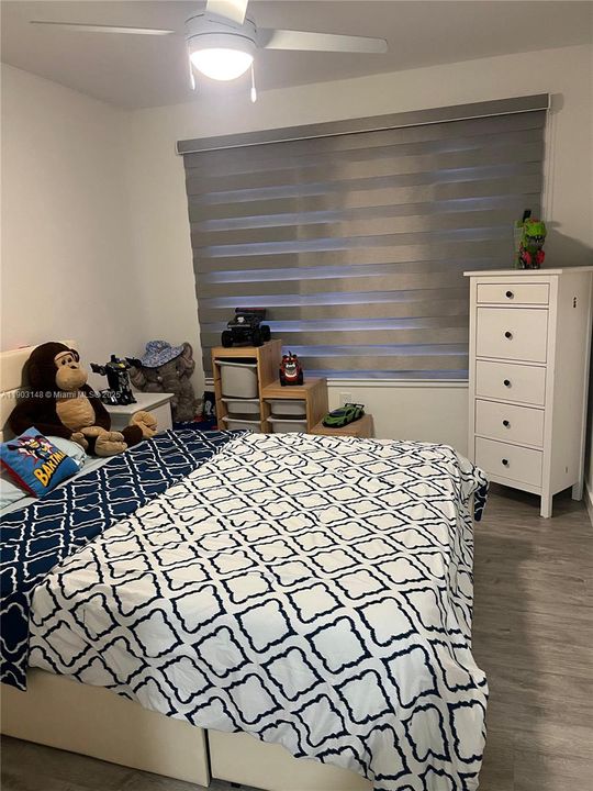 For Sale: $400,000 (4 beds, 3 baths, 1434 Square Feet)