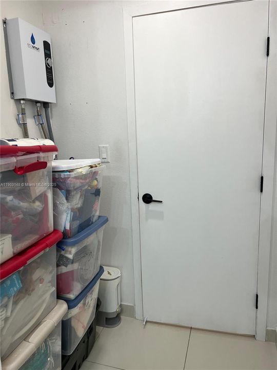 For Sale: $400,000 (4 beds, 3 baths, 1434 Square Feet)