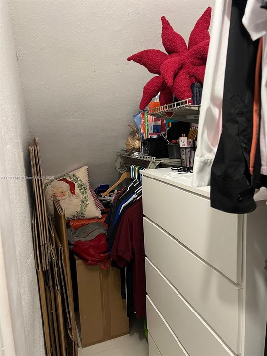 For Sale: $400,000 (4 beds, 3 baths, 1434 Square Feet)