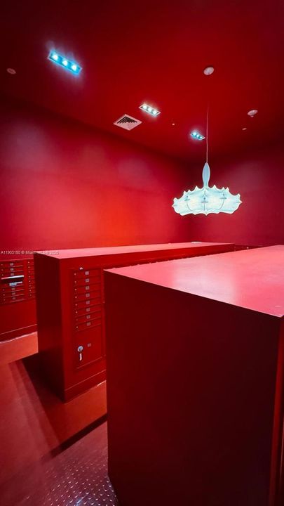 For Sale: $520,000 (1 beds, 1 baths, 865 Square Feet)