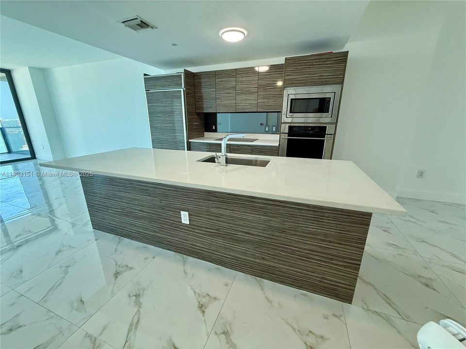 Recently Rented: $4,000 (2 beds, 2 baths, 1107 Square Feet)