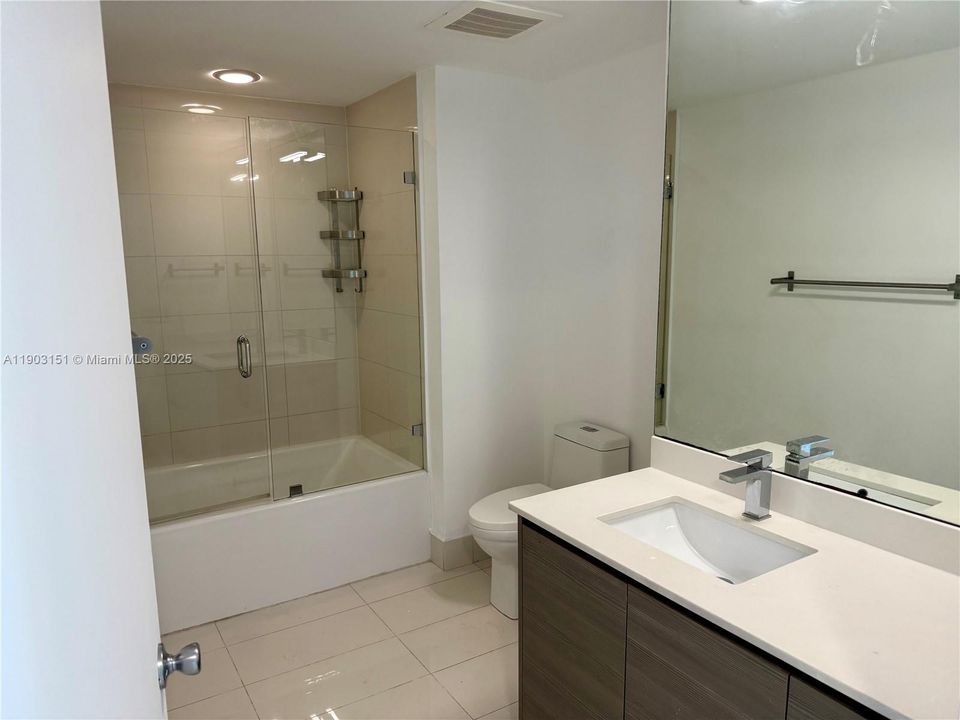 Recently Rented: $4,000 (2 beds, 2 baths, 1107 Square Feet)