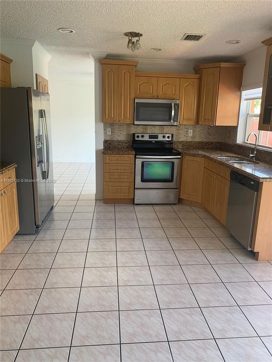 For Rent: $3,600 (3 beds, 2 baths, 2251 Square Feet)
