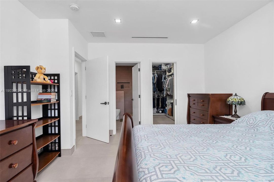 For Sale: $2,100,000 (4 beds, 3 baths, 2571 Square Feet)