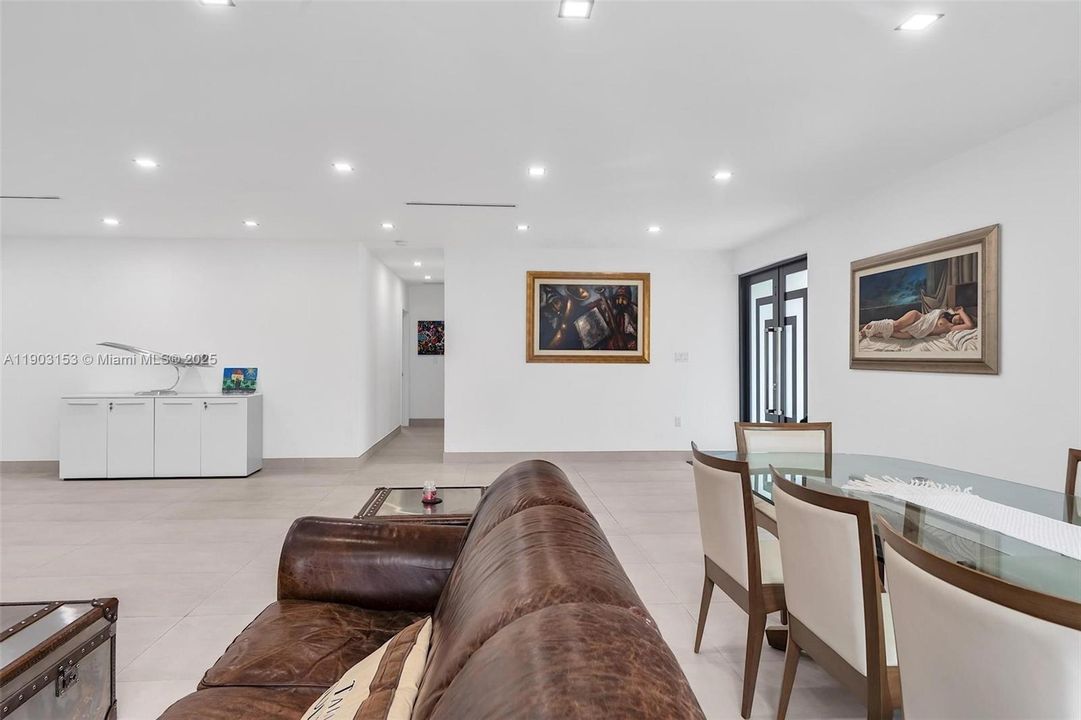 For Sale: $2,100,000 (4 beds, 3 baths, 2571 Square Feet)