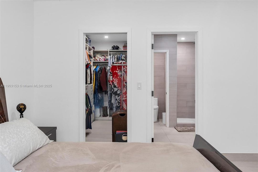 For Sale: $2,100,000 (4 beds, 3 baths, 2571 Square Feet)