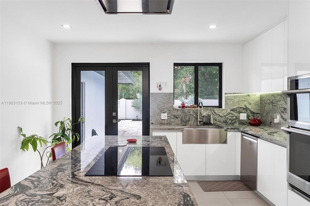 For Sale: $2,100,000 (4 beds, 3 baths, 2571 Square Feet)