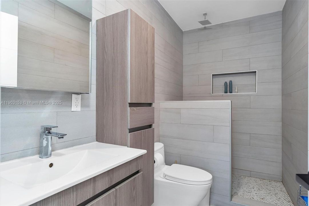 For Sale: $2,100,000 (4 beds, 3 baths, 2571 Square Feet)