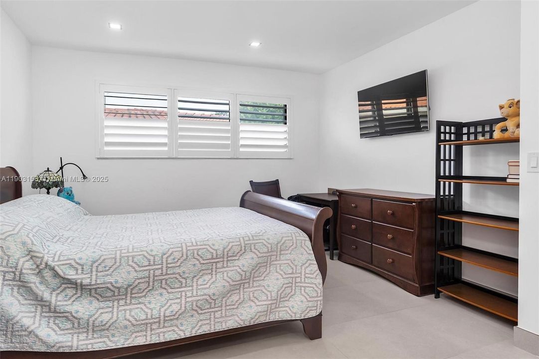 For Sale: $2,100,000 (4 beds, 3 baths, 2571 Square Feet)