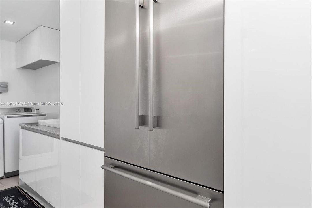 For Sale: $2,100,000 (4 beds, 3 baths, 2571 Square Feet)