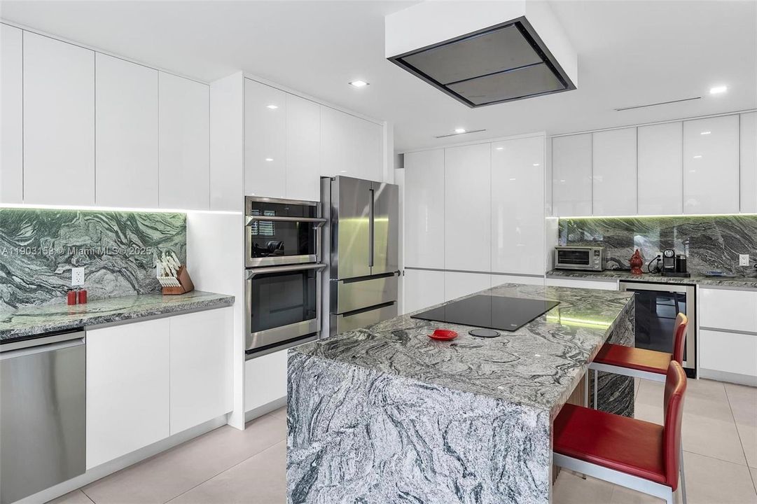 For Sale: $2,100,000 (4 beds, 3 baths, 2571 Square Feet)