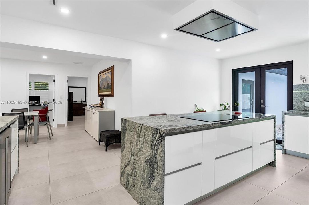 For Sale: $2,100,000 (4 beds, 3 baths, 2571 Square Feet)