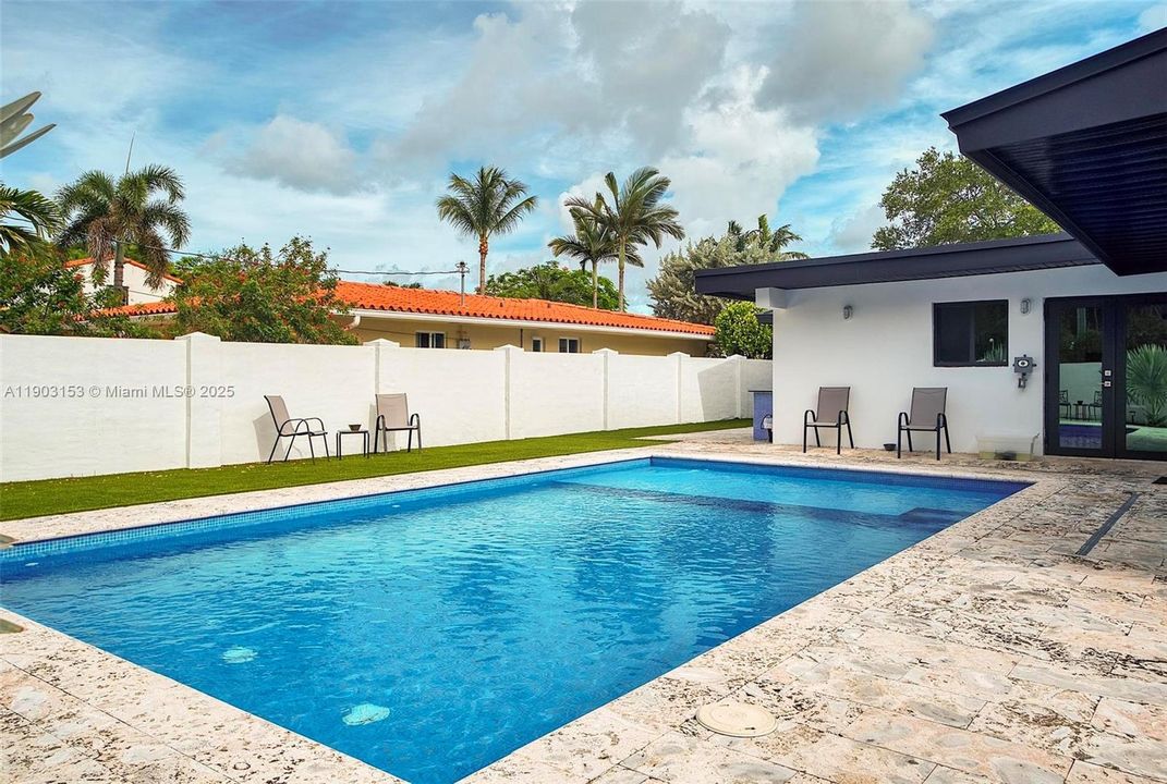 For Sale: $2,100,000 (4 beds, 3 baths, 2571 Square Feet)