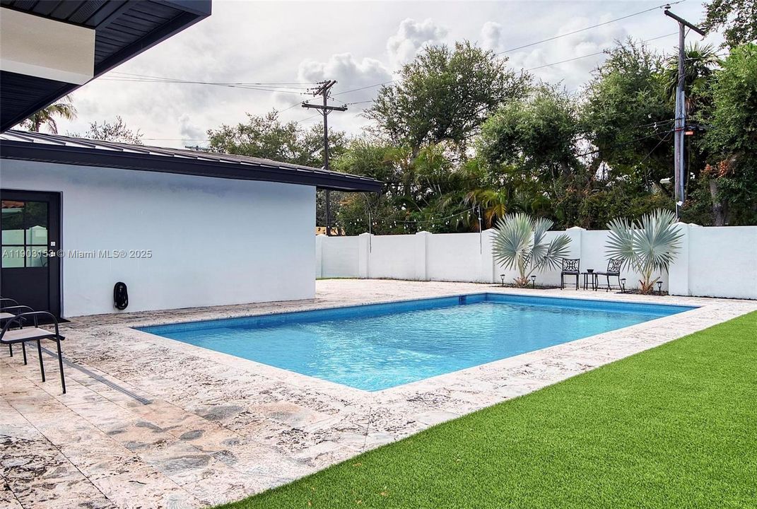 For Sale: $2,100,000 (4 beds, 3 baths, 2571 Square Feet)