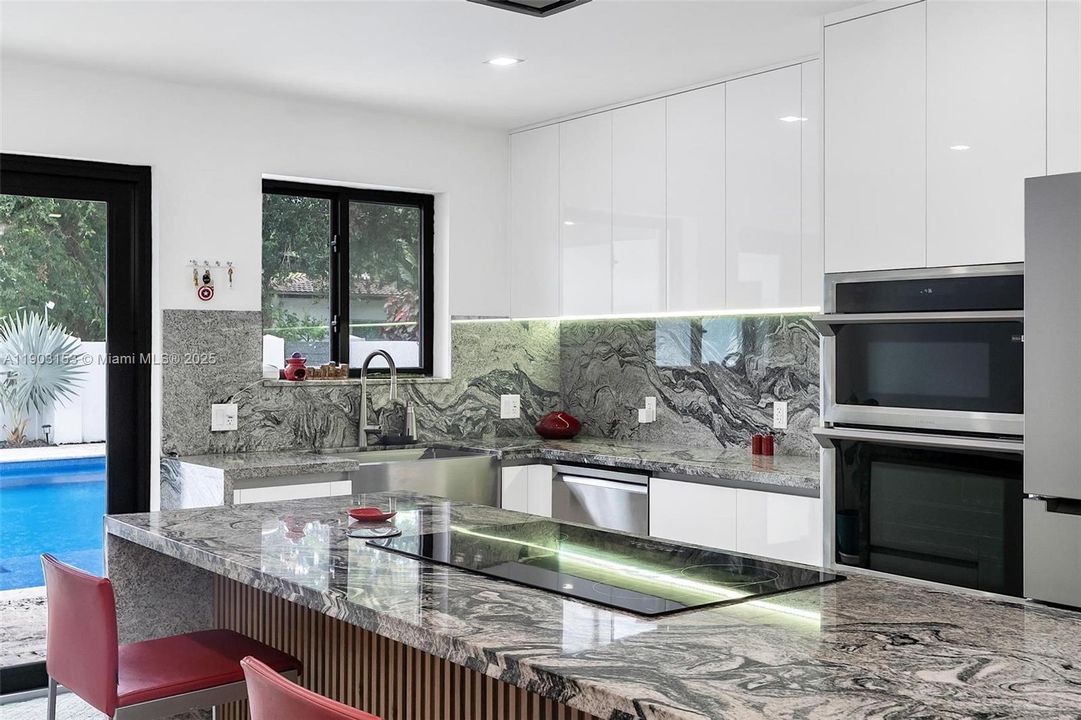 For Sale: $2,100,000 (4 beds, 3 baths, 2571 Square Feet)