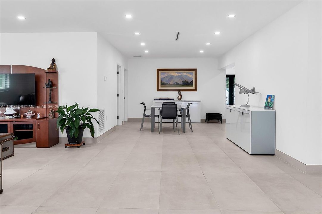 For Sale: $2,100,000 (4 beds, 3 baths, 2571 Square Feet)