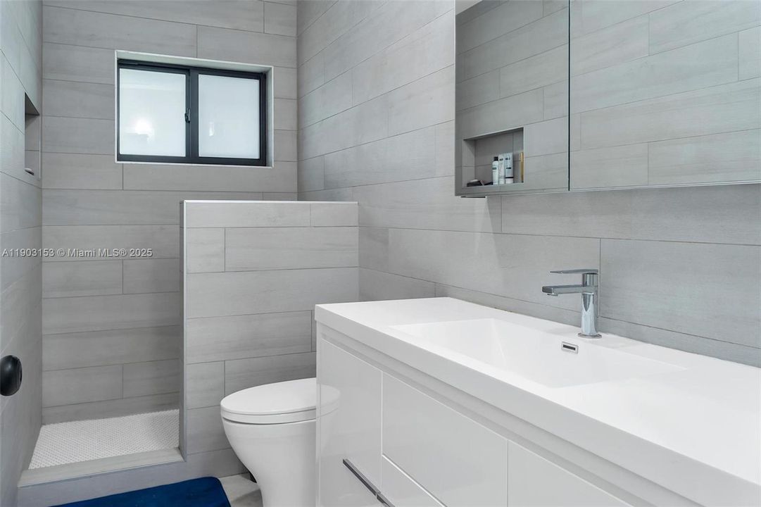 For Sale: $2,100,000 (4 beds, 3 baths, 2571 Square Feet)