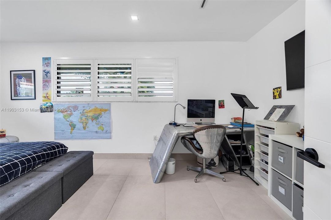 For Sale: $2,100,000 (4 beds, 3 baths, 2571 Square Feet)