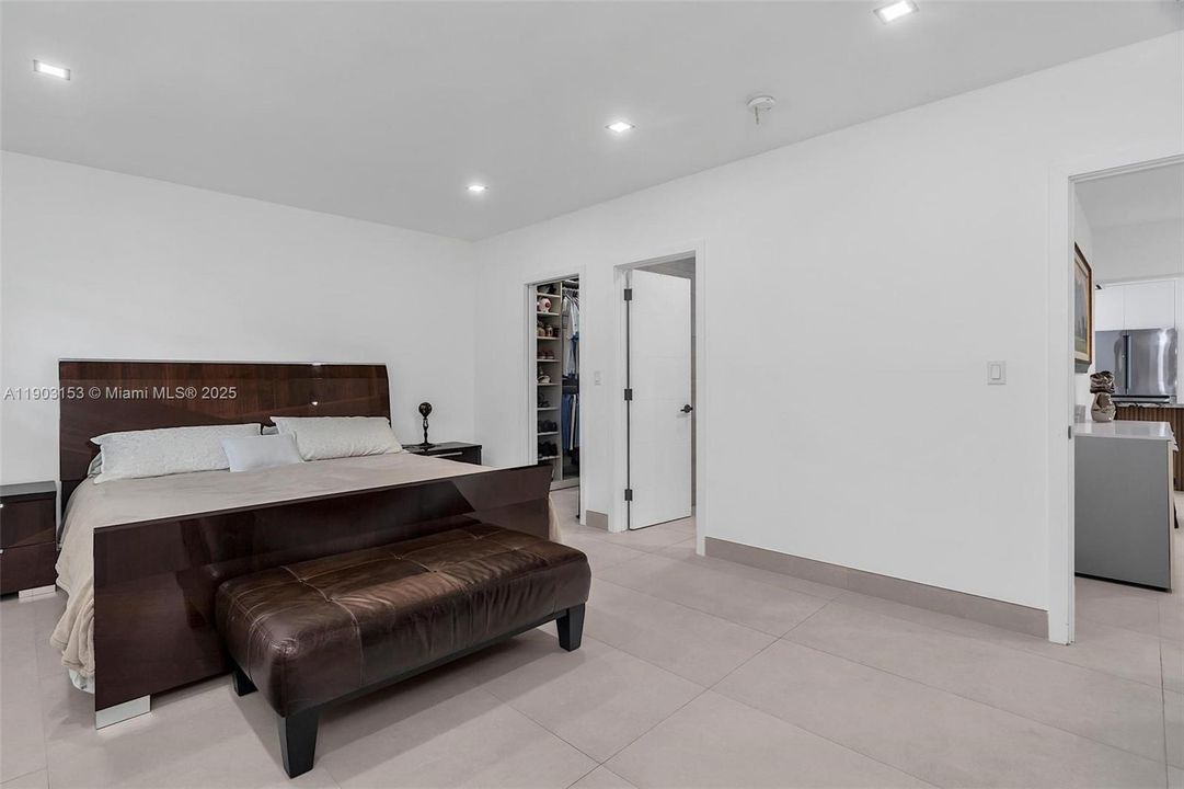 For Sale: $2,100,000 (4 beds, 3 baths, 2571 Square Feet)