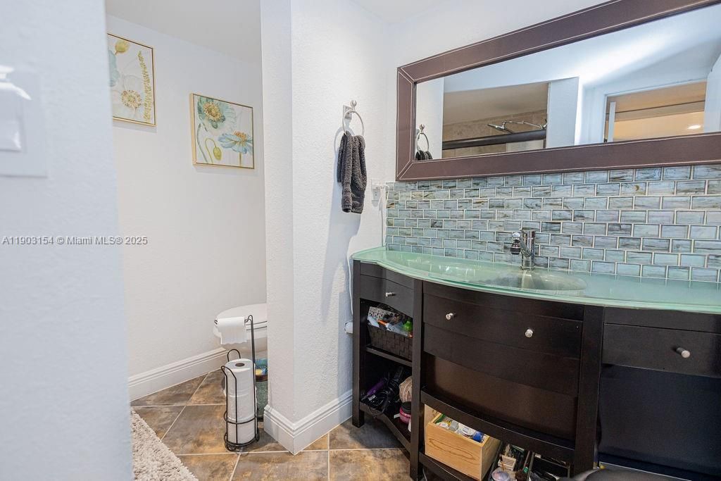 For Sale: $170,000 (1 beds, 1 baths, 850 Square Feet)