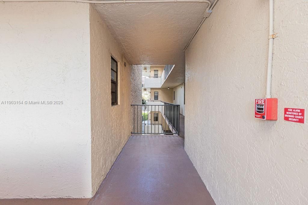 For Sale: $170,000 (1 beds, 1 baths, 850 Square Feet)