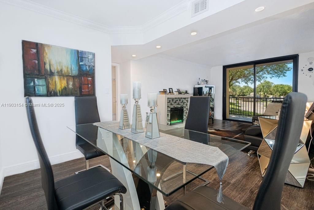 For Sale: $170,000 (1 beds, 1 baths, 850 Square Feet)