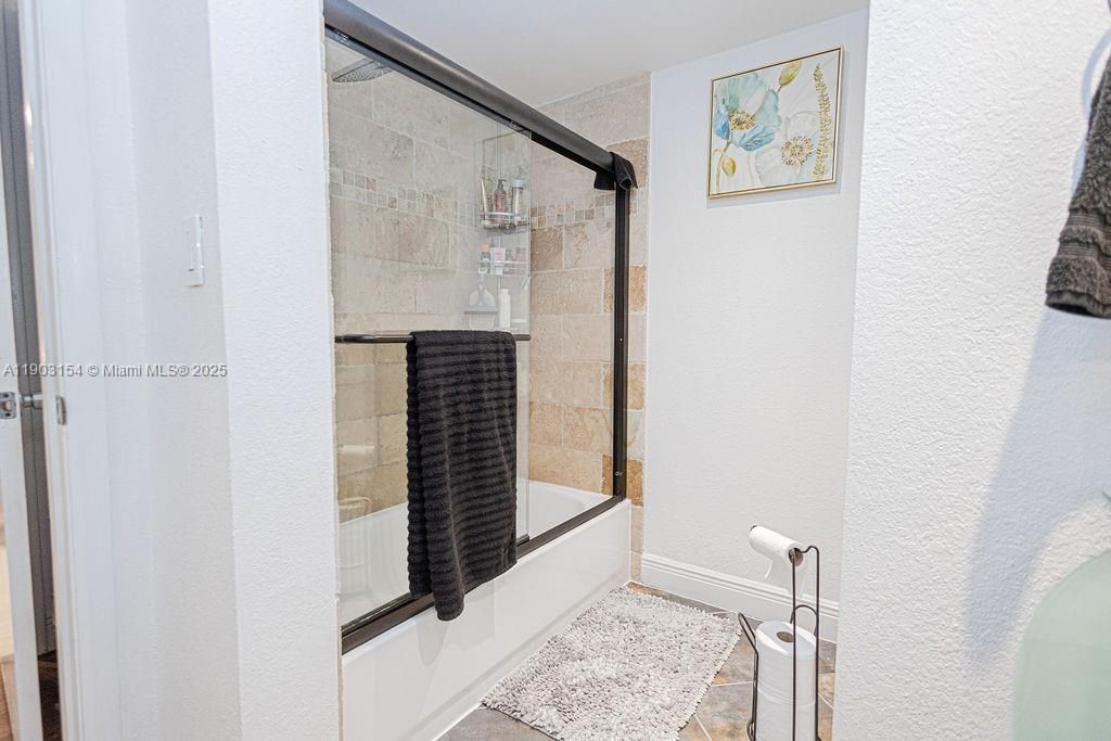 For Sale: $170,000 (1 beds, 1 baths, 850 Square Feet)