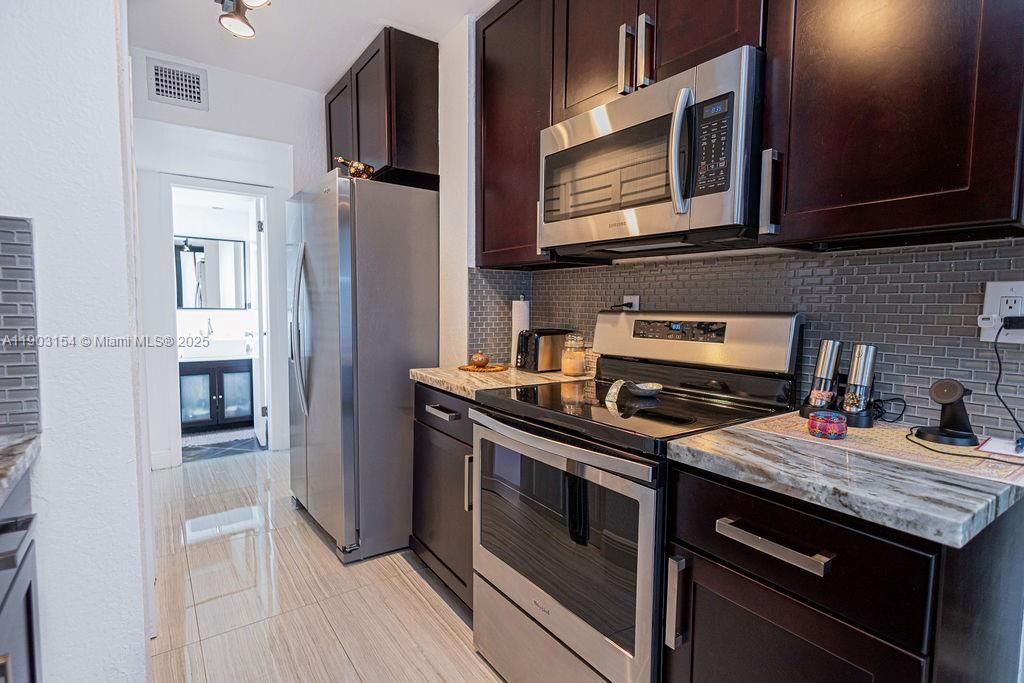 For Sale: $170,000 (1 beds, 1 baths, 850 Square Feet)