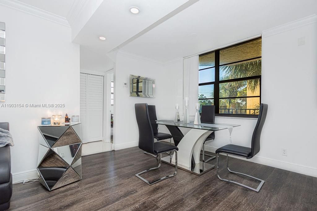 For Sale: $170,000 (1 beds, 1 baths, 850 Square Feet)