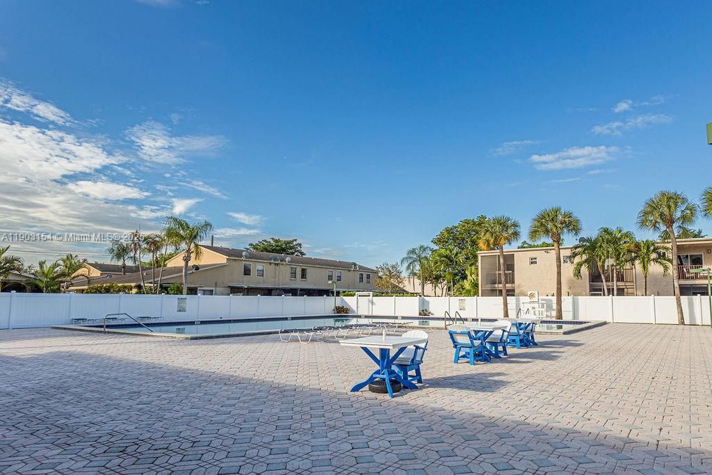 For Sale: $170,000 (1 beds, 1 baths, 850 Square Feet)