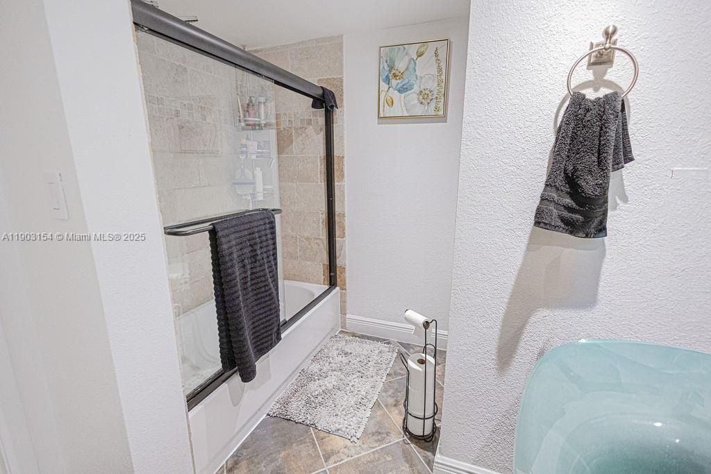 For Sale: $170,000 (1 beds, 1 baths, 850 Square Feet)