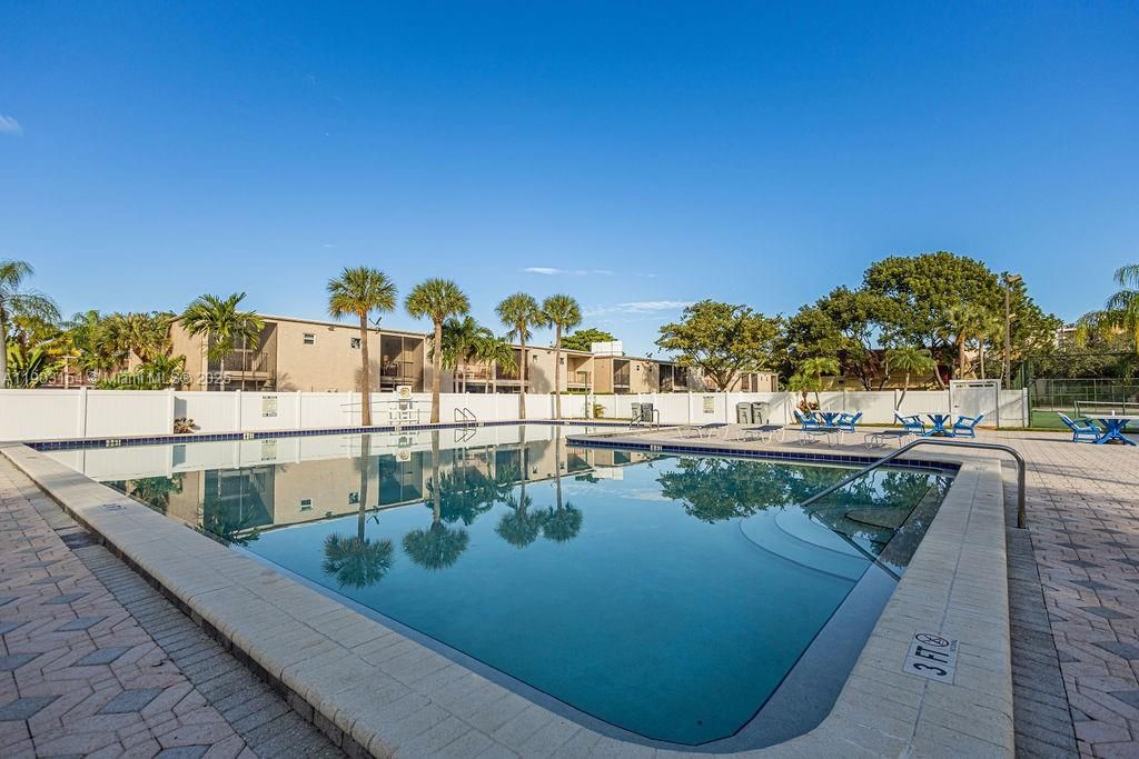 For Sale: $170,000 (1 beds, 1 baths, 850 Square Feet)