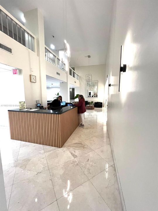 For Sale: $259,000 (1 beds, 1 baths, 887 Square Feet)