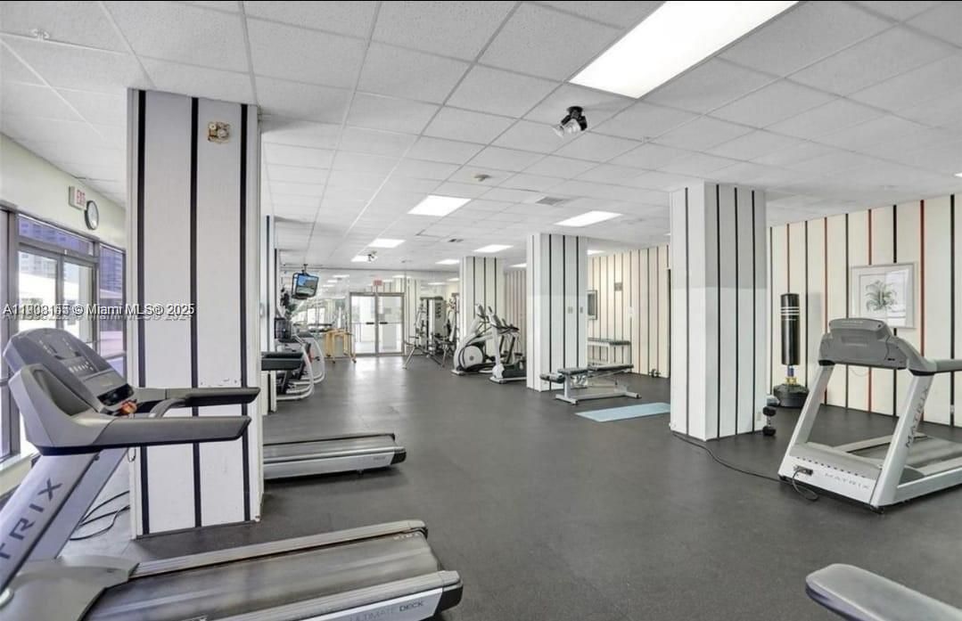 For Sale: $259,000 (1 beds, 1 baths, 887 Square Feet)