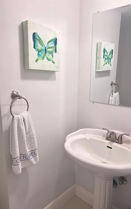 For Sale: $259,000 (1 beds, 1 baths, 887 Square Feet)