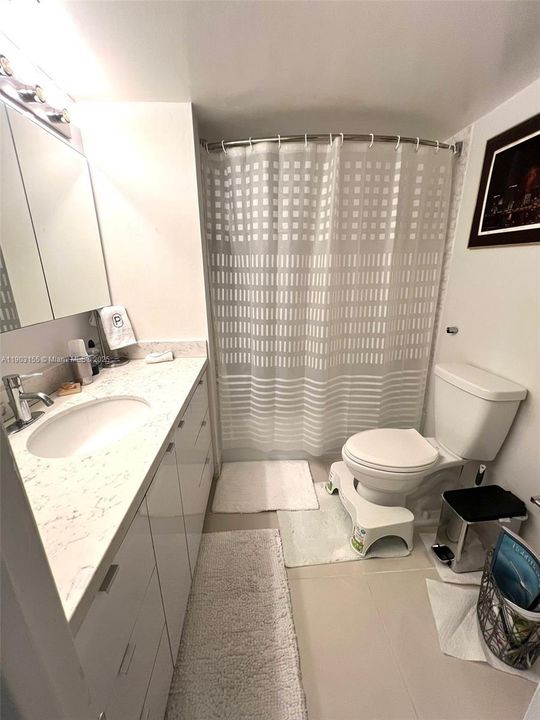 For Sale: $259,000 (1 beds, 1 baths, 887 Square Feet)