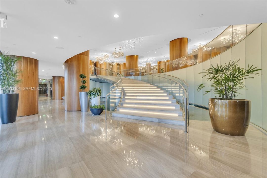 For Rent: $3,850 (1 beds, 1 baths, 758 Square Feet)