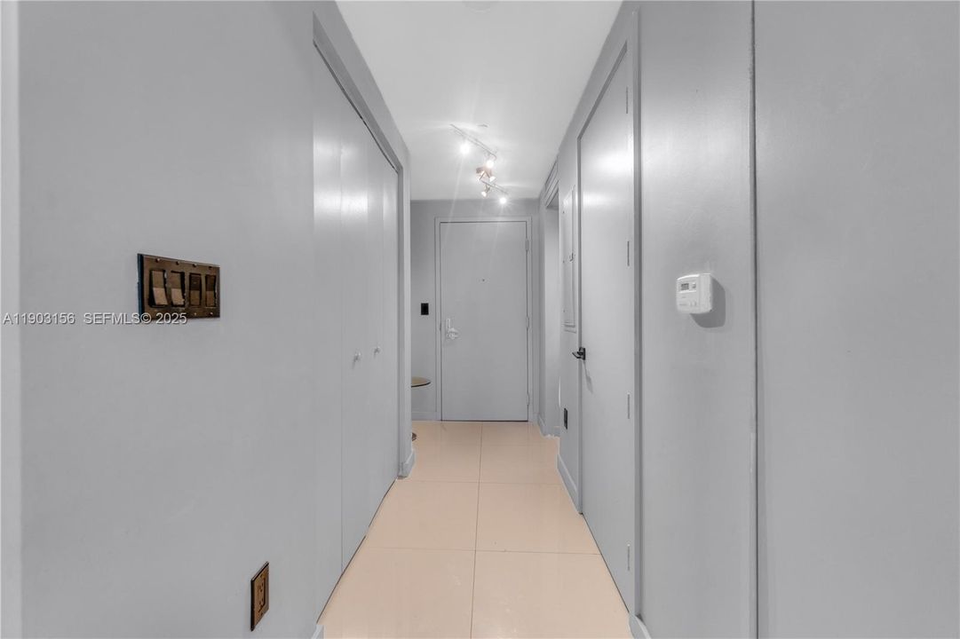 For Rent: $3,850 (1 beds, 1 baths, 758 Square Feet)