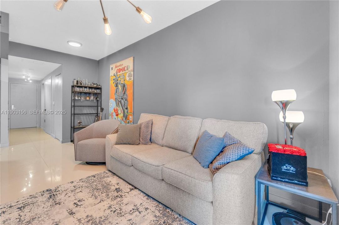 For Rent: $3,850 (1 beds, 1 baths, 758 Square Feet)