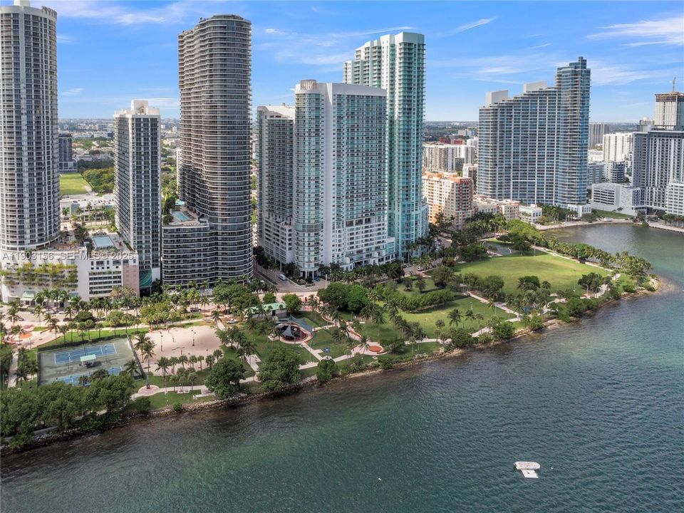 For Rent: $3,850 (1 beds, 1 baths, 758 Square Feet)