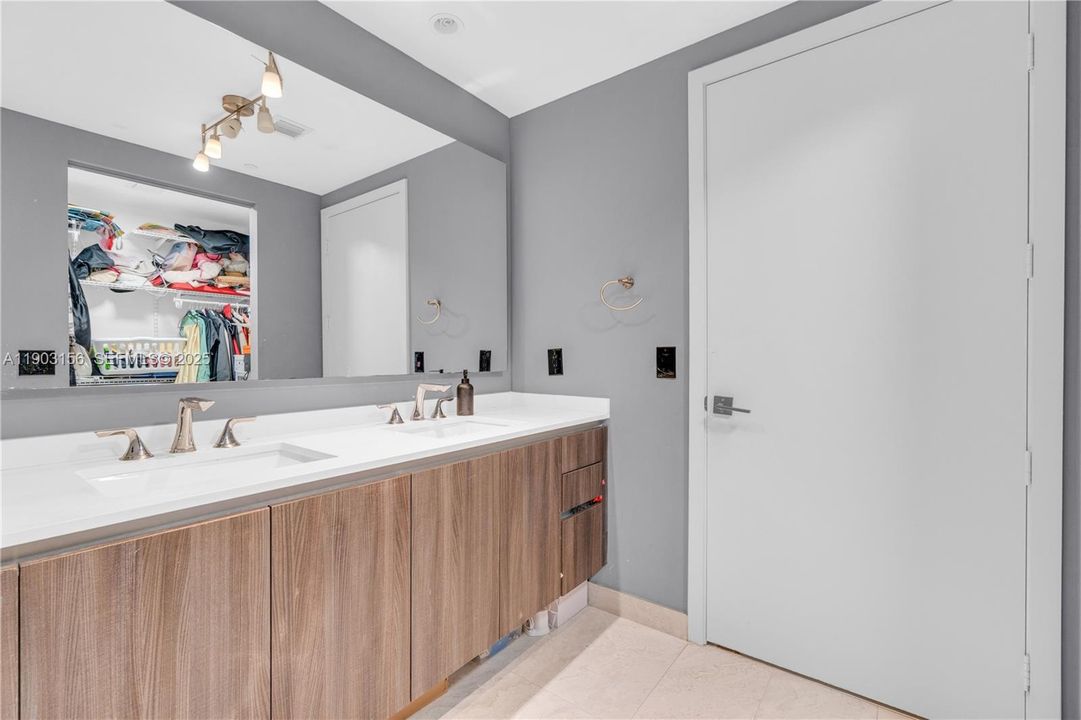 For Rent: $3,850 (1 beds, 1 baths, 758 Square Feet)