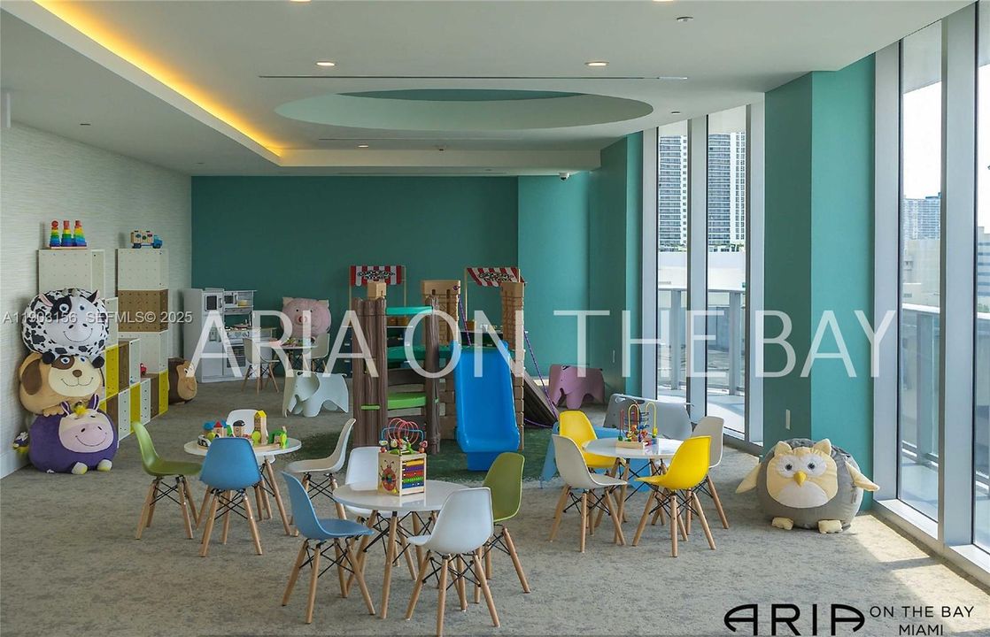 For Rent: $3,850 (1 beds, 1 baths, 758 Square Feet)