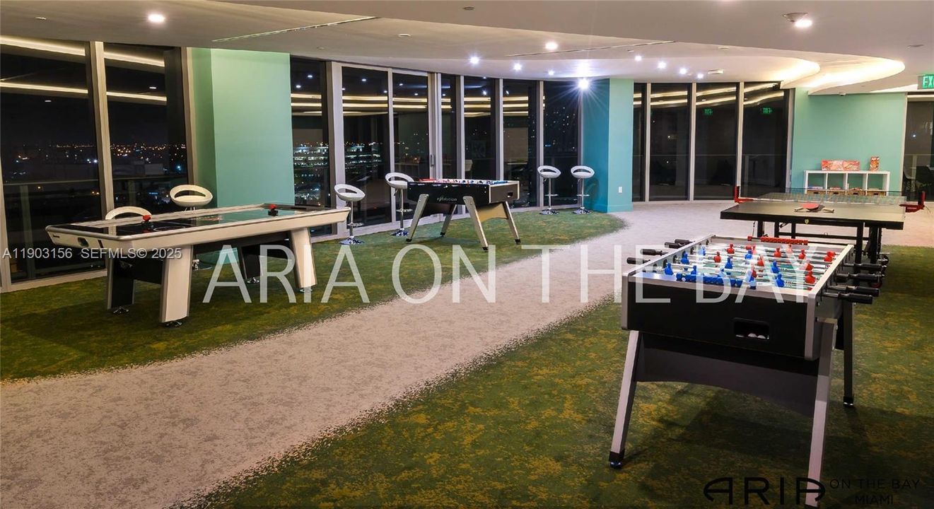 For Rent: $3,850 (1 beds, 1 baths, 758 Square Feet)