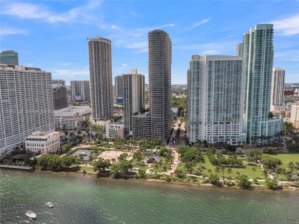 For Rent: $3,850 (1 beds, 1 baths, 758 Square Feet)