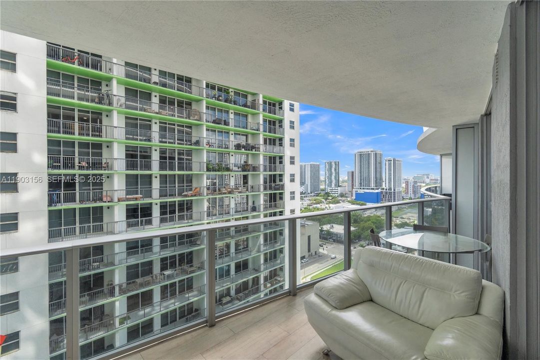 For Rent: $3,850 (1 beds, 1 baths, 758 Square Feet)