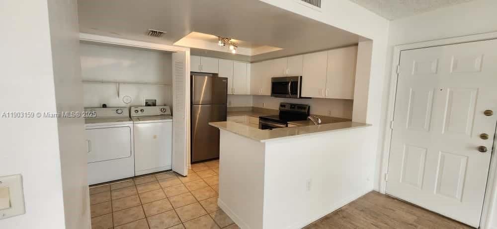 Recently Rented: $1,600 (1 beds, 1 baths, 746 Square Feet)