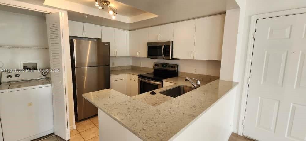 Recently Rented: $1,600 (1 beds, 1 baths, 746 Square Feet)