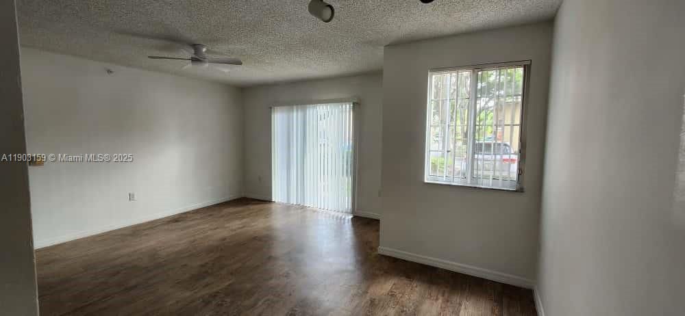 Recently Rented: $1,600 (1 beds, 1 baths, 746 Square Feet)