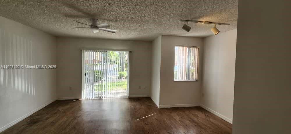 Recently Rented: $1,600 (1 beds, 1 baths, 746 Square Feet)