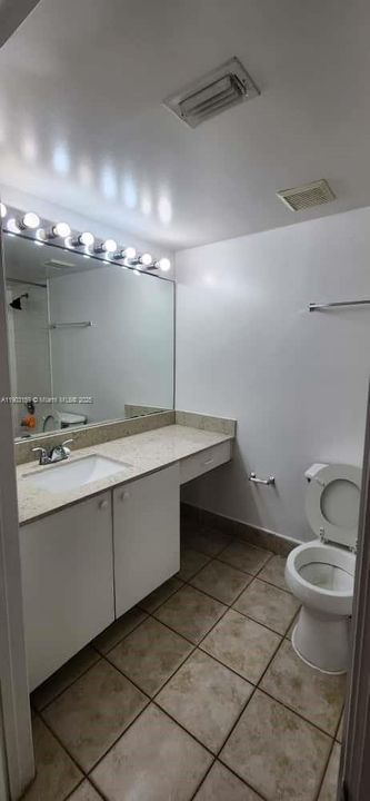 Recently Rented: $1,600 (1 beds, 1 baths, 746 Square Feet)